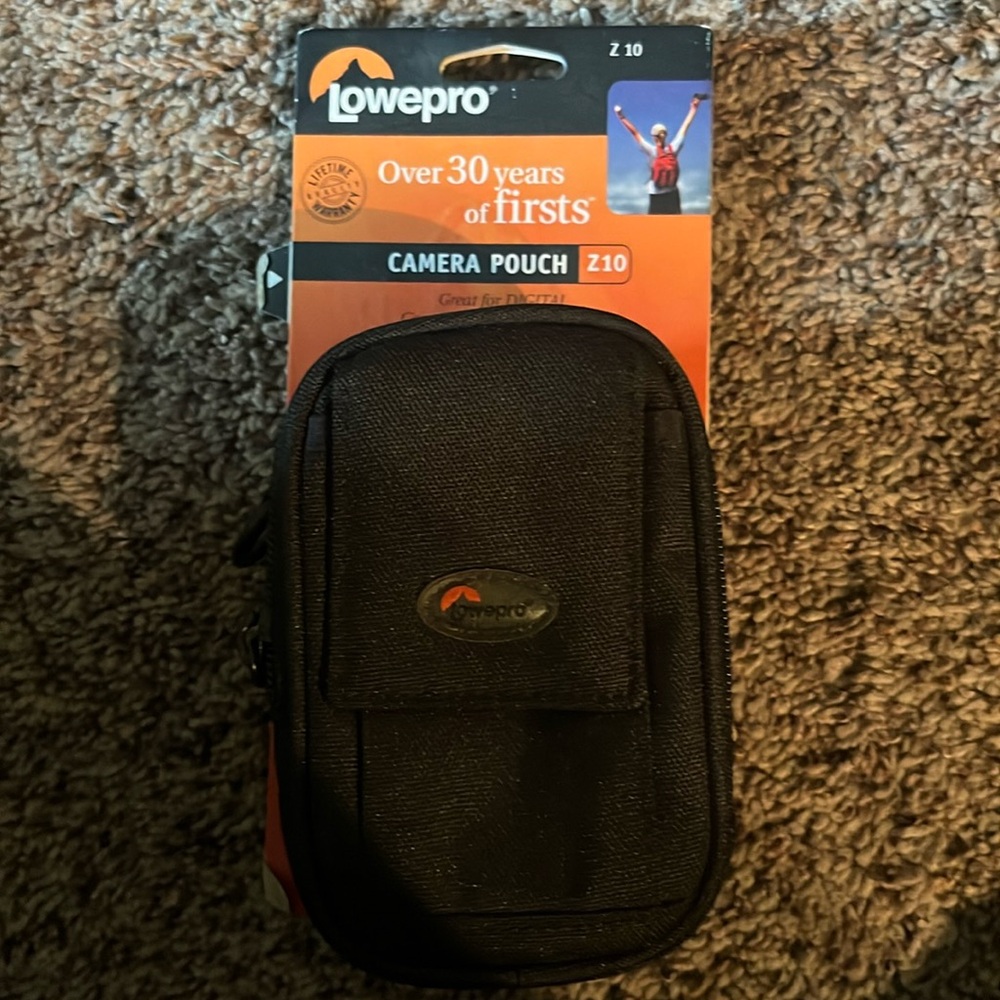 LOWEPRO CAMERA POUCH